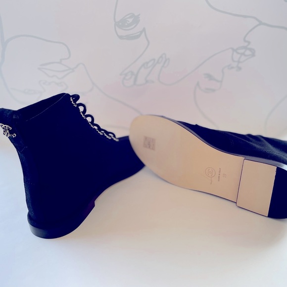 Chanel Canvas Ankle Lace-Up Boots
2021 Collection by Virginie Viard
Black - Picture 6 of 6